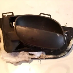 Végkiárusítás PEUGEOT 206 Bal első belső kilincs bontott alkatrész