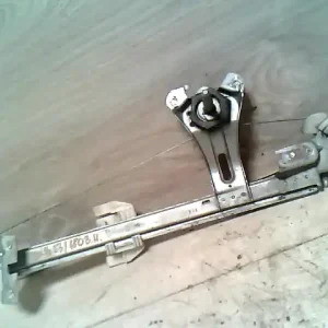 Vedd meg most PEUGEOT 206 Bal hátsó ablakemelő szerkezet mechanikus 5 ajtós bontott alkatrész