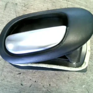 Vedd meg most PEUGEOT 206 Jobb hátsó belső kilincs kombi bontott alkatrész