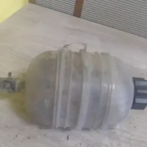 Árcsökkenés PEUGEOT 206 Kiegyenlítő tartály 1.1 i bontott alkatrész