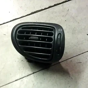 Vedd meg online PEUGEOT 206 Szellőző bal bontott alkatrész