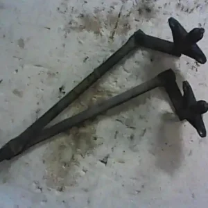 Vedd meg most PEUGEOT 305 Ablaktörlő mechanika első bontott alkatrész