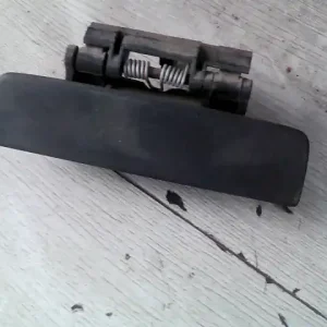 Azonnal elérhető PEUGEOT 306 93-97 Bal hátsó külső kilincs bontott alkatrész