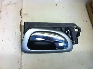 Vedd meg most PEUGEOT 307 01-05 Bal első belső kilincs bontott alkatrész