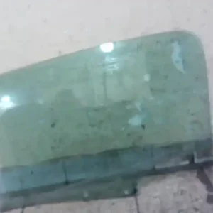 Vedd meg most PEUGEOT 307 01-05 Bal hátsó ajtóüveg bontott alkatrész