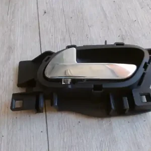 Újdonság PEUGEOT 308 07.09-11.04 Bal első belső kilincs 5 ajtós bontott alkatrész