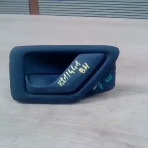 Árengedmény PEUGEOT 405 Bal hátsó belső kilincs 4 ajtós bontott alkatrész