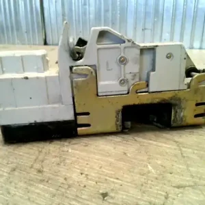 Azonnali szállítás PEUGEOT 406 Bal hátsó ajtó zárszerkezet központi záras 4 ajtós bontott alkatrész