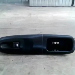 Vedd meg online PEUGEOT 406 Jobb első ablakemelő kapcsoló 4 ajtós bontott alkatrész
