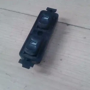 Vedd meg online PEUGEOT 605 Ablakemelő kapcsoló pozíció független 2-es,középen bontott alkatrész