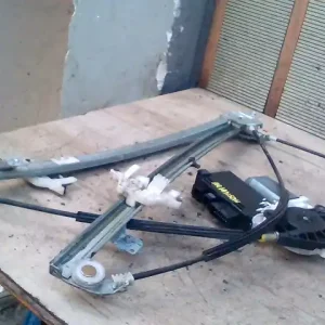 Végkiárusítás PEUGEOT 807 Jobb első ablakemelő szerkezet elektromos bontott alkatrész