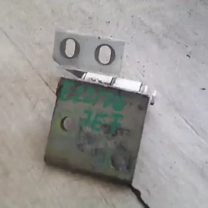 Vedd meg most PEUGEOT PARTNER -02 Jobb első felső ajtózsanér bontott alkatrész