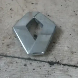 Szuper akció RENAULT CLIO 01-06 Első embléma bontott alkatrész