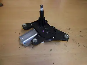 Végkiárusítás RENAULT CLIO 06-09 Ablaktörlő motor hátsó bontott alkatrész