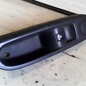 Alacsony ár RENAULT CLIO 06-09 Jobb első ablakemelő kapcsoló bontott alkatrész