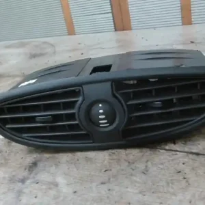 Azonnal elérhető RENAULT CLIO 06-09 Középső szellőző bontott alkatrész