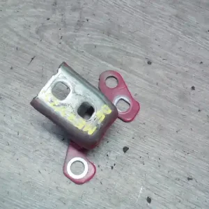 Szuper ajánlat RENAULT Clio 2009.01.01-2012.10.31 Bal első alsó ajtózsanér kombi bontott alkatrész