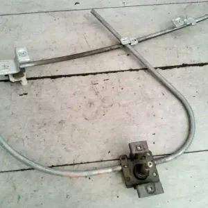 Azonnal elérhető RENAULT CLIO 90-96 Bal első ablakemelő szerkezet mechanikus 5 ajtós bontott alkatrész