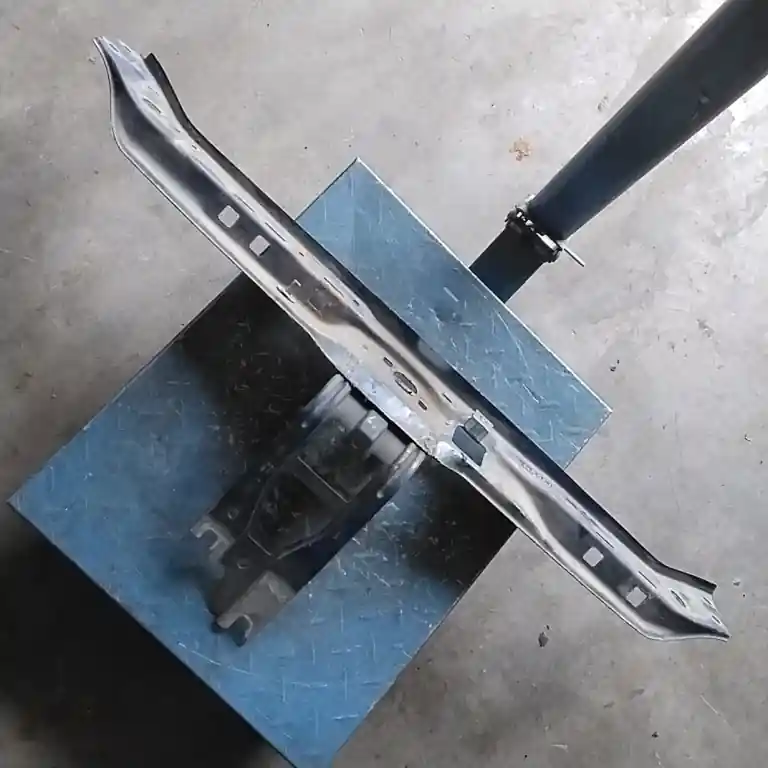 Vásárlói kedvenc RENAULT CLIO 98-01 Homlokfal zárhíd bontott alkatrész