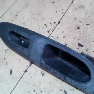 Újdonság RENAULT CLIO 98-01 Jobb első ablakemelő kapcsoló bontott alkatrész