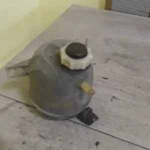 Vedd meg online RENAULT CLIO 98-01 Kiegyenlítő tartály 1.4 i bontott alkatrész