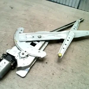 Szezonális akció RENAULT KANGOO 97-03 Jobb első ablakemelő szerkezet elektromos bontott alkatrész