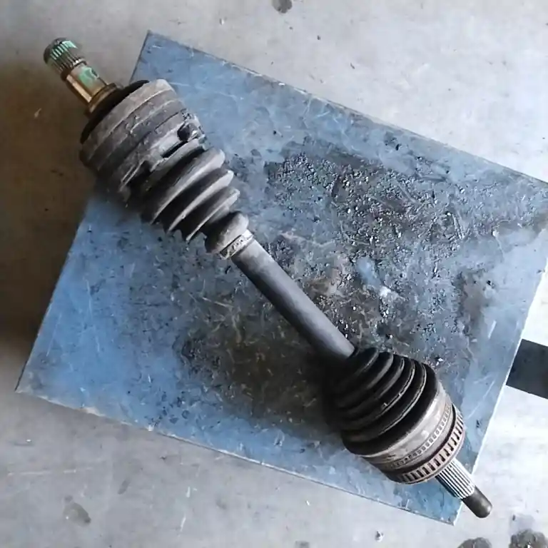 Legkelendőbb MERCEDES VITO 96- Bal első féltengely 2.3 d bontott alkatrész