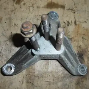 Árengedmény MITSUBISHI CARISMA 95.05-99.07 Sebességváltó tartó bak bontott alkatrész