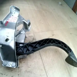 Vedd meg most OPEL CORSA C 00-06 Kuplung pedál 1.7d bontott alkatrész