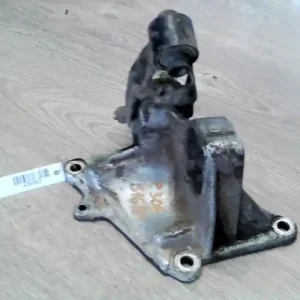 Csak ma PEUGEOT 306 93-97 Tartóbak jobb féltengely és a hátsóotortartó bontott alkatrész