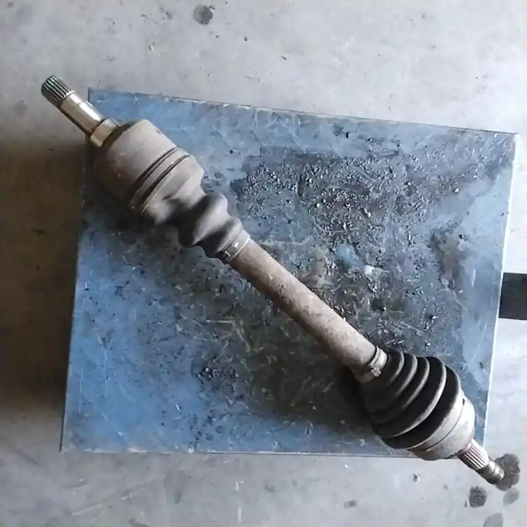 Exkluzív ajánlat PEUGEOT 307 01-05 Bal első féltengely 1.4 d bontott alkatrész