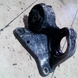 Azonnal elérhető RENAULT MEGANE 02-05 Féltengely tartó megtámasztó jobb első 1.5dci bontott alkatrész