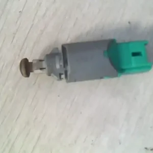 Vásárlói kedvenc RENAULT MEGANE 02-05 Kuplung pedál kapcsoló bontott alkatrész