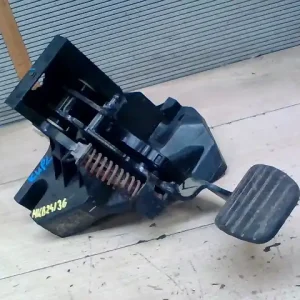 Ingyenes szállítás RENAULT Trafic 2014.05.01-2021.11.01 Kuplung pedál bontott alkatrész