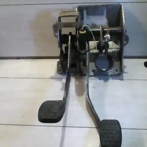 Vedd meg online SUZUKI IGNIS Pedálsor fék és kuplungpedál bontott alkatrész