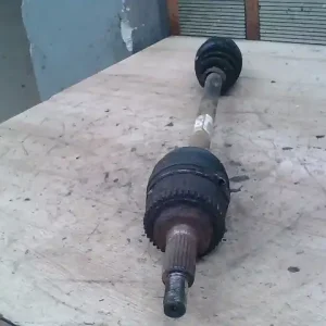 Gyors kiszállítás SUZUKI SWIFT 05-10 Bal első féltengely 1,3i bontott alkatrész