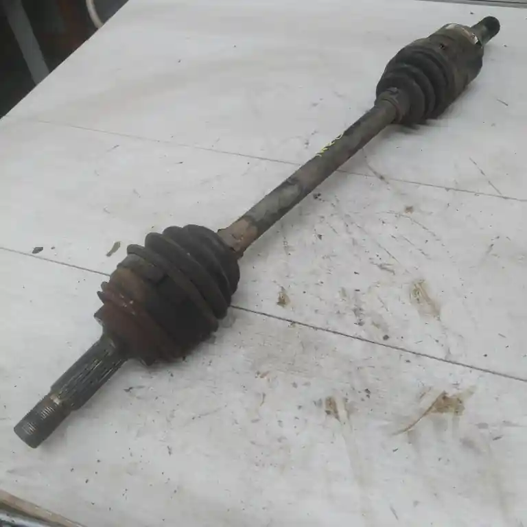 TOYOTA YARIS Bal első féltengely 1.0i bontott alkatrész Kedvezmény