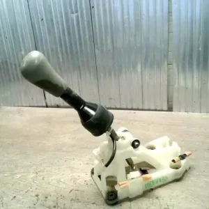 Végkiárusítás TOYOTA YARIS 99.04-05.09 Váltó kulissza 1.0 b bontott alkatrész