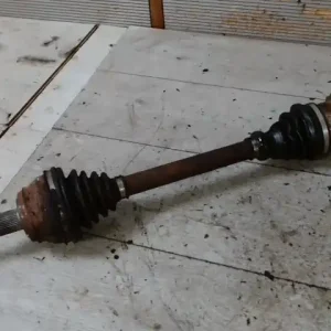 Árengedmény VW BORA Bal első féltengely 2.3 b bontott alkatrész