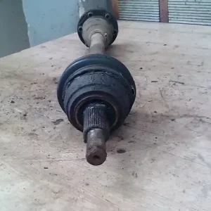 VW GOLF IV. Bal első féltengely 1,4i bontott alkatrész Árcsökkenés