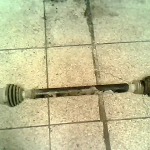 VW GOLF III. 94- Jobb első féltengely bontott alkatrész Ajánlat