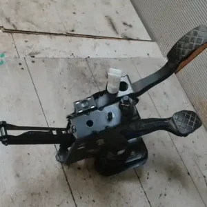 VW GOLF IV. Pedálsor fék és kuplungpedál 5 ajtós ferdehátu bontott alkatrész Olcsóbb