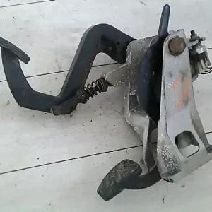 VW LT 96- Pedálsor fék és kuplungpedál bontott alkatrész Kiárusítás