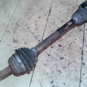 Szuper ajánlat VW POLO CLASSIC 99.10-01.09 Bal első féltengely 1.4i bontott alkatrész