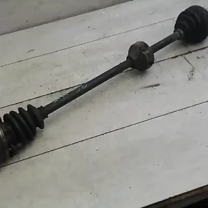 Azonnali szállítás VW POLO II. 91-94 Jobb első féltengely 1.3i bontott alkatrész