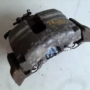 ALFA ROMEO 156 97-03 Jobb első féknyereg munkahengerrel bontott alkatrész Újdonság