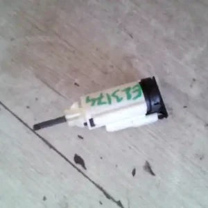 Vásárlói kedvenc AUDI A4 05-08 Féklámpa pedál kapcsoló bontott alkatrész