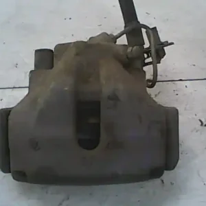 Ne maradj le AUDI A4 94-98 Jobb első féknyereg munkahengerrel bontott alkatrész