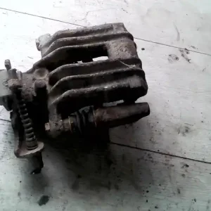 Akciós ár AUDI A6 97-04 Bal hátsó féknyereg munkahengerrel bontott alkatrész