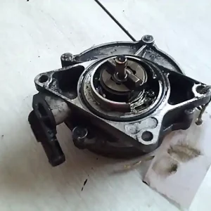 AUDI A8 94.06-02.12 Vákuumpumpa bontott alkatrész Kedvezményes ár